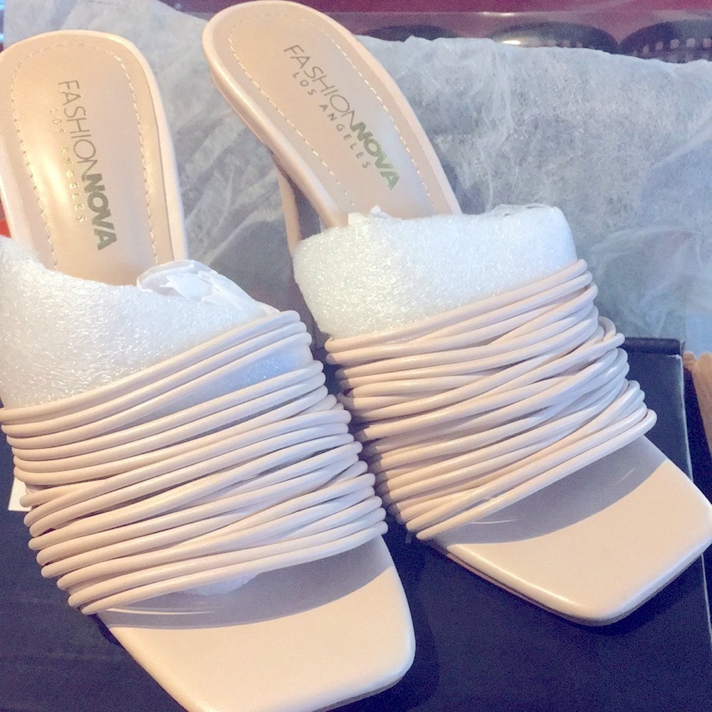 Pretty Nude Sandals fashion nova size 7 Gorgeous